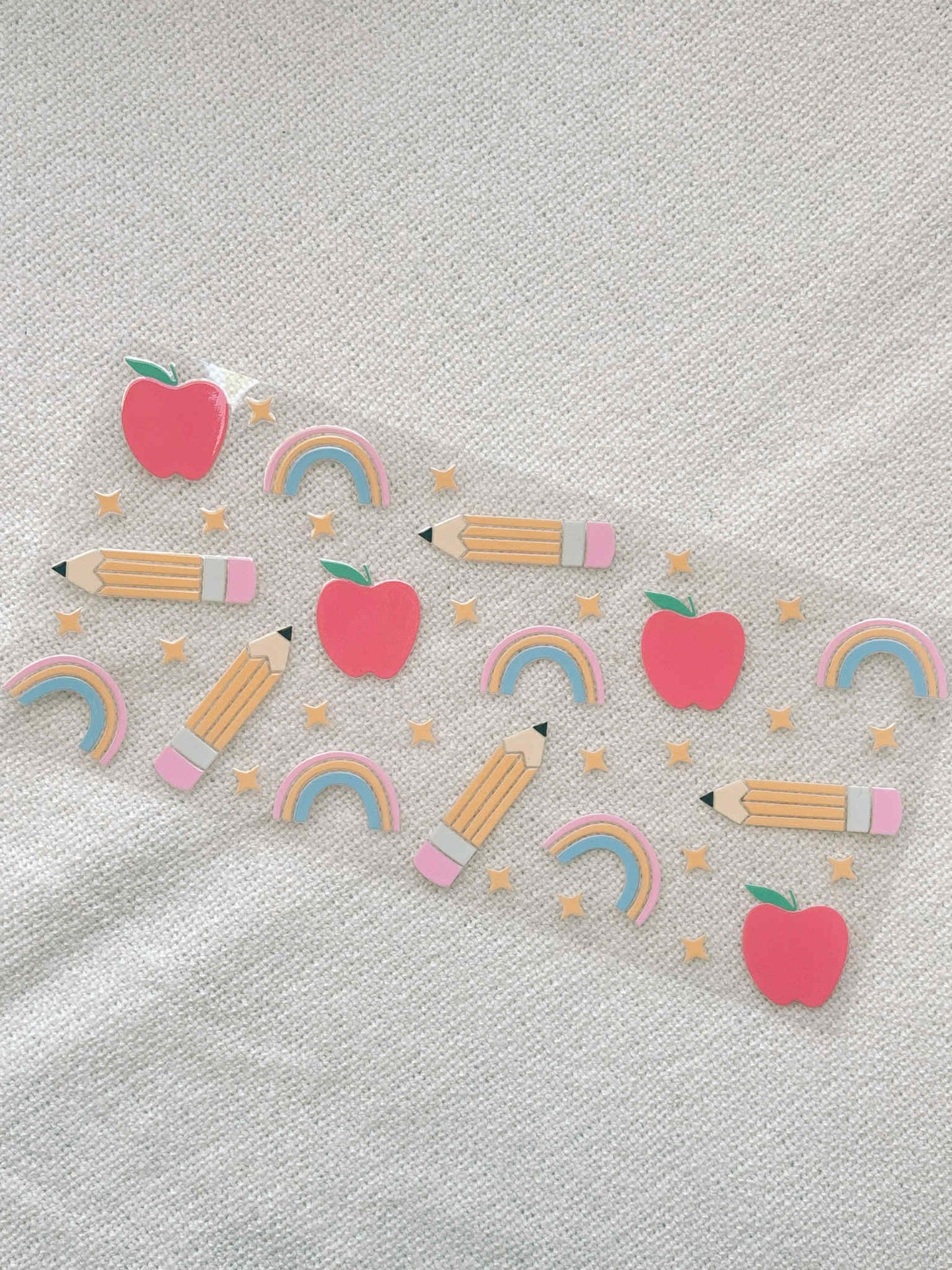 Crayons et arc-en-ciel